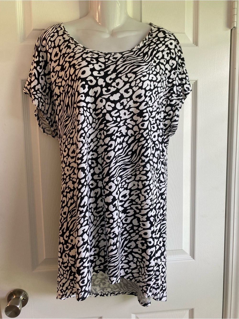Motto Black & White Animal Print High/Low Tunic Top